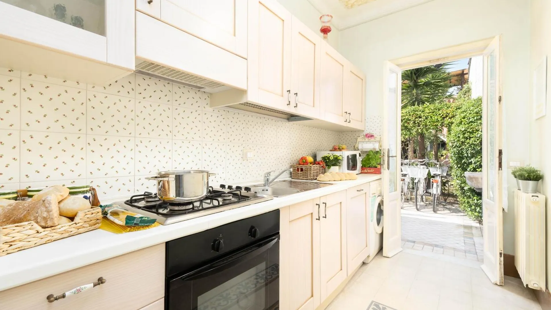 Villa Lola - Liberty Dreamscape Viareggio Italy