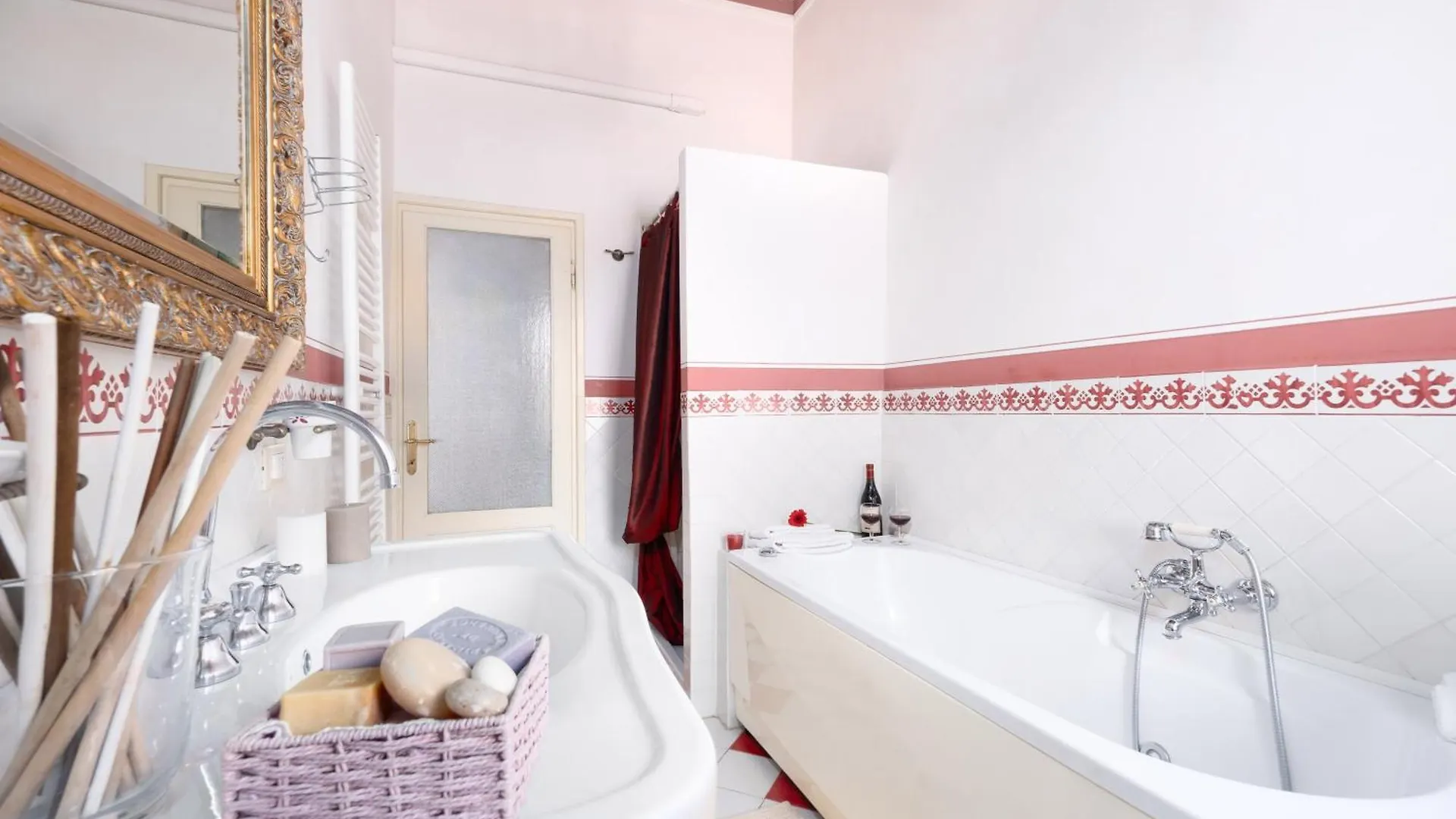 Villa Lola - Liberty Dreamscape Viareggio 0*,  Italy